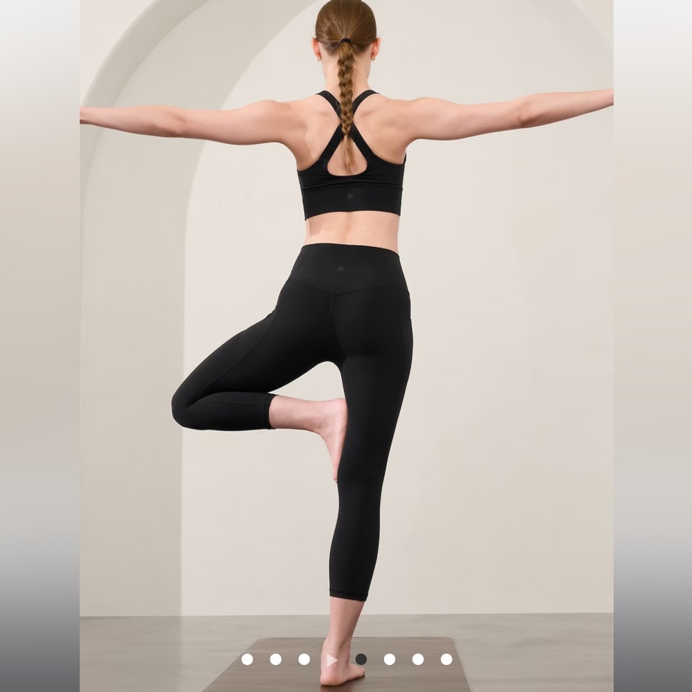 ATHLETA SALUTATION STASH HIGH RISE CAPRI LEGGINGS